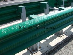 隔离栏,波形护栏,波形梁钢护栏,波形梁护栏,波形钢护栏,公路图2