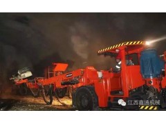 江西鑫通DW2-100轮胎式双臂带吊篮掘进凿岩台车图2