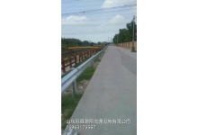 波形护栏板的设置