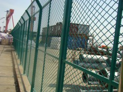 丝网基地实力厂家供应大量球场围网 铁丝网护栏图3