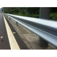 全国接单：高速公路波形护栏，镀锌护栏，喷塑护栏