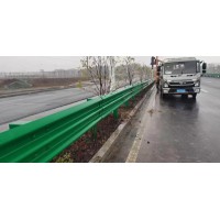 农村隔离绿色护栏 道路交通安全设施波形护栏板支持定制