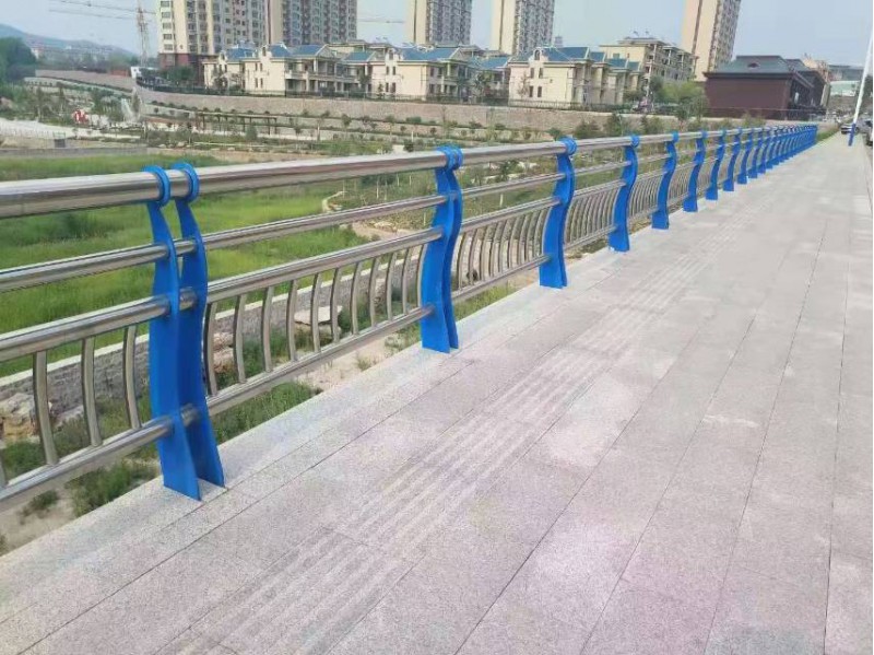 桥梁护栏立柱钢板不锈钢复合管桥梁护栏