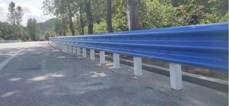 贵达乡村公路波形护栏 热镀锌喷塑GR-B-4E护拦板 加工各种颜色