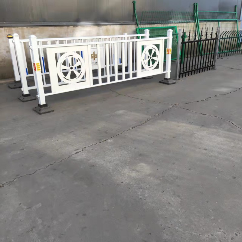 贵达镀锌市政护栏 定制喷塑防护栏安全隔离栏