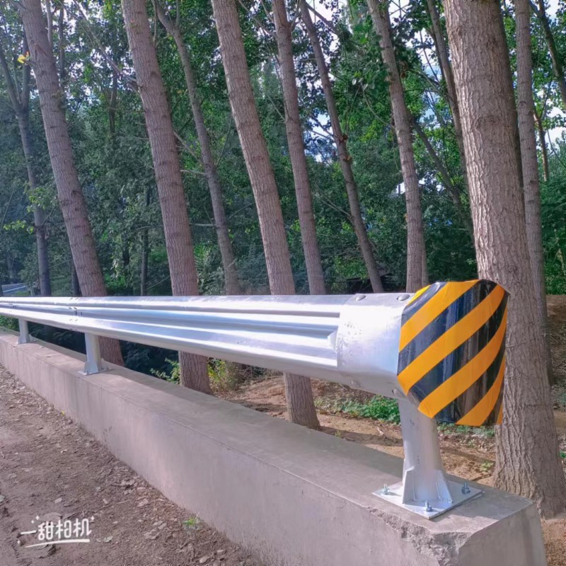 波纹护栏板耐腐浊   贵达乡村道路防护栏图5