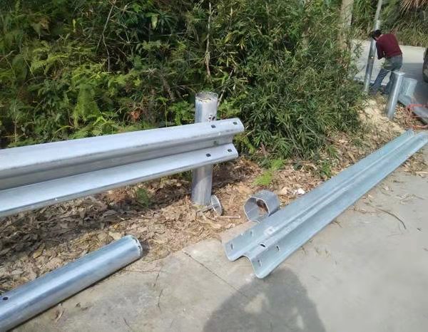 热镀锌喷塑乡村道路波形护栏围栏三波W型护拦板GR-C-4E图5